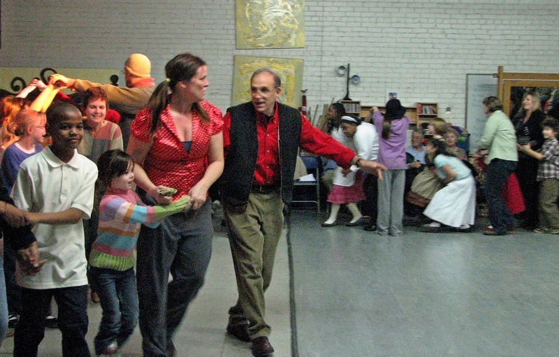 threading-the-needle-at-arts-based-elementary-school-square-dance-6