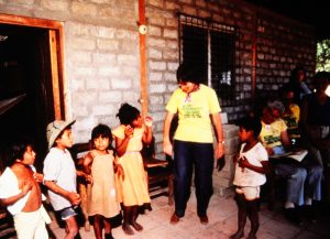gail-phares-witness-for-peach-coordinator-with-local-nicaraguan-children-photo-from-alma-blount