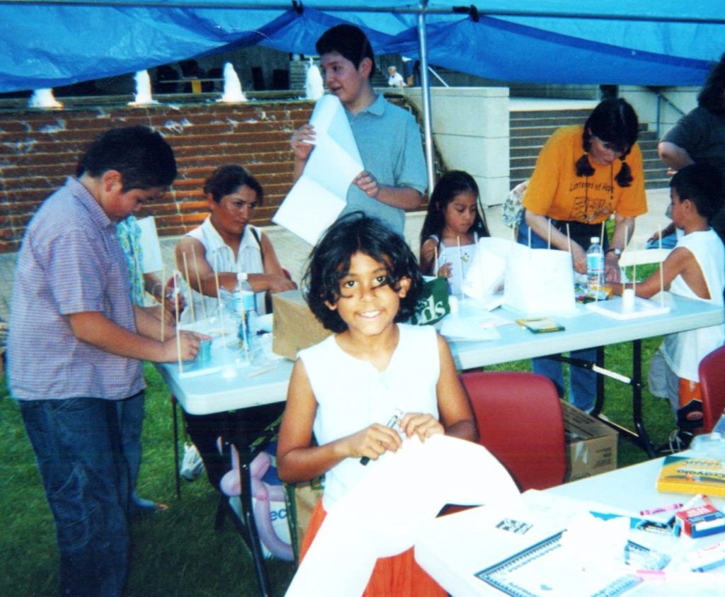 kids-making-lanterns