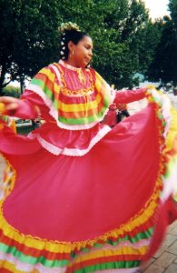 mexican-girl-folk-dancing