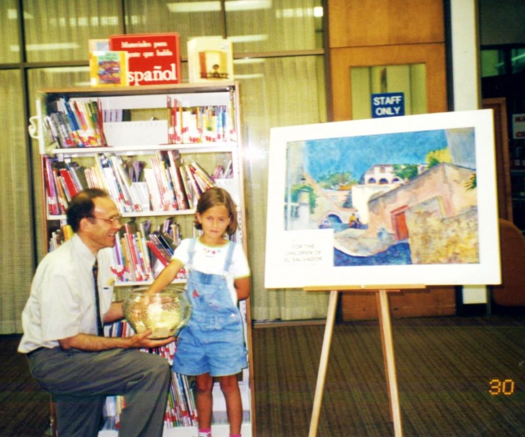 selecting-the-winner-of-abner-sundellos-painting-in-raffle-for-el-salvador-community-library