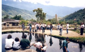 visitors-fishing-in-mountain-lake-venezuela